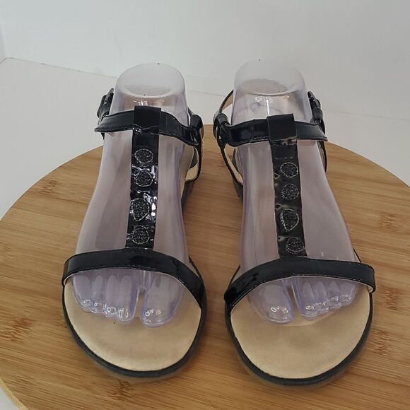 Clarks Bay Blossom Black Patent Leather Ankle Strap Sandals Size 8.5M - Picture 1 of 11